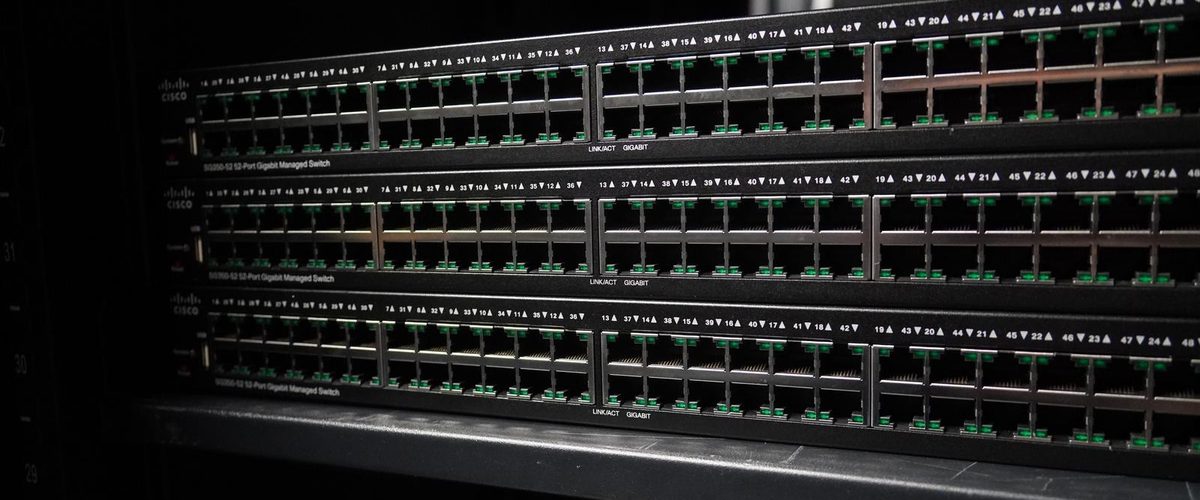 ラックに設置されたネットワーク機器